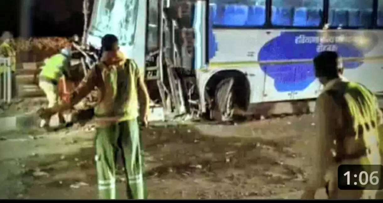 पानीपत में एसी बस का स्टेयरिंग फेल,बाल-बाल बचे यात्री