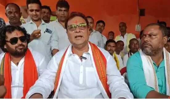 पीएम मोदी के विकास के सहारे गोविंदपुर में परिवर्तन के लिए बदलाव यात्रा पर निकले जिला पार्षद अजीत