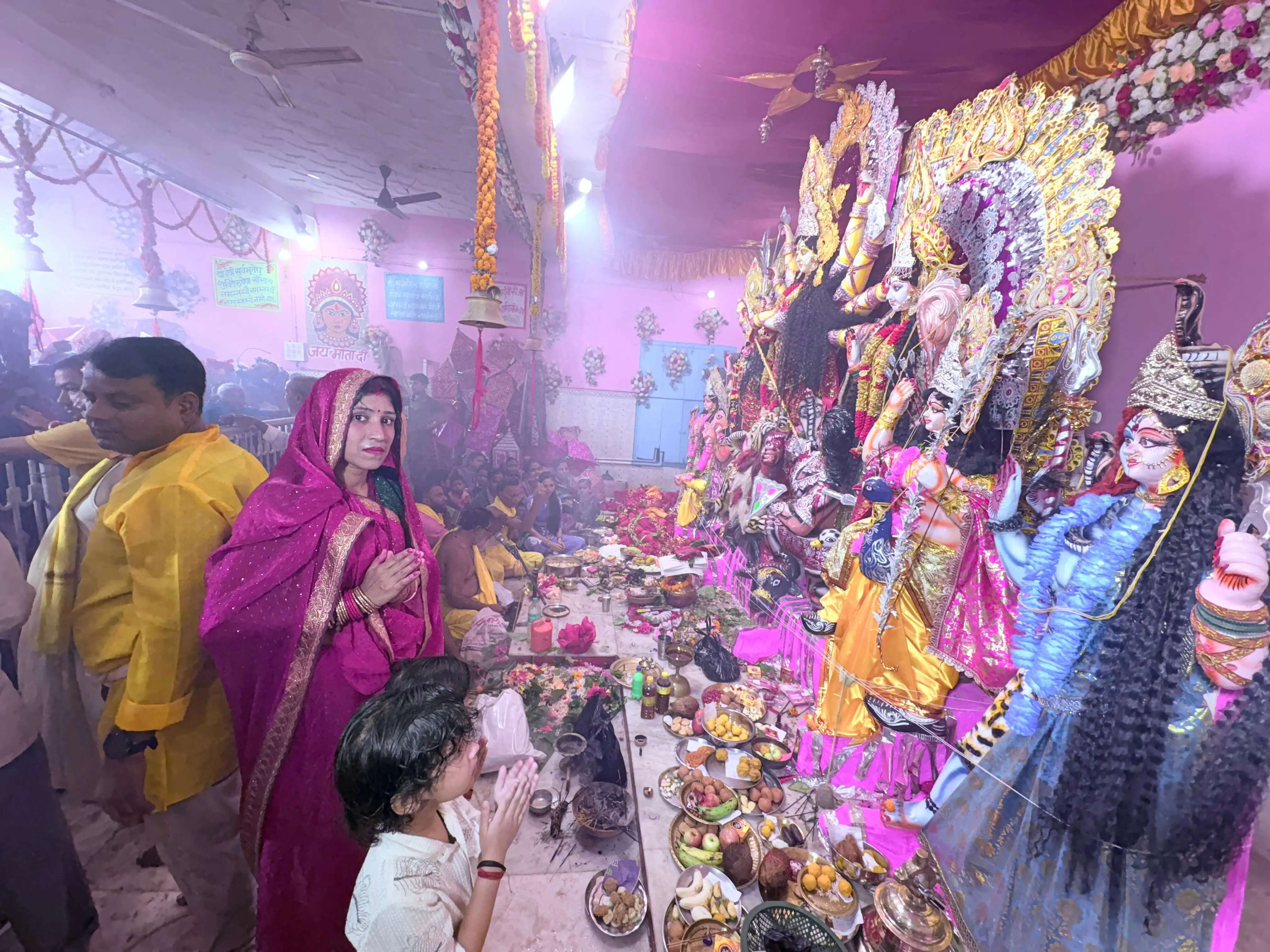 पिपरा के सुभाष चौक स्थित दुर्गा मंदिर में बंगाली परंपरा से होती है पूजा, 1958 से पहले से जुड़ा है इतिहास
