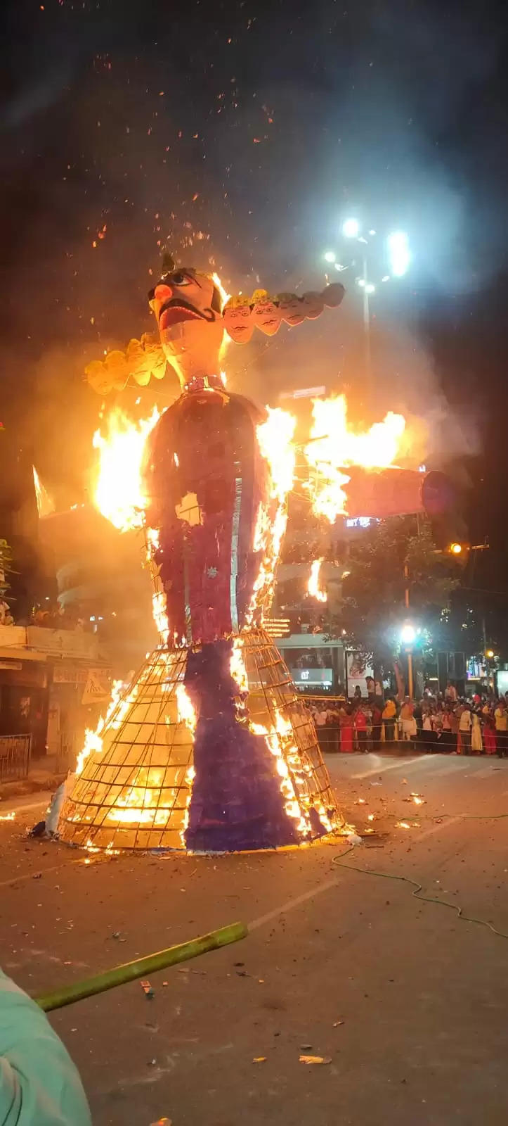 वाराणसी में धर्म की अधर्म पर जीत का महापर्व विजयादशमी धूमधाम से मनाया गया