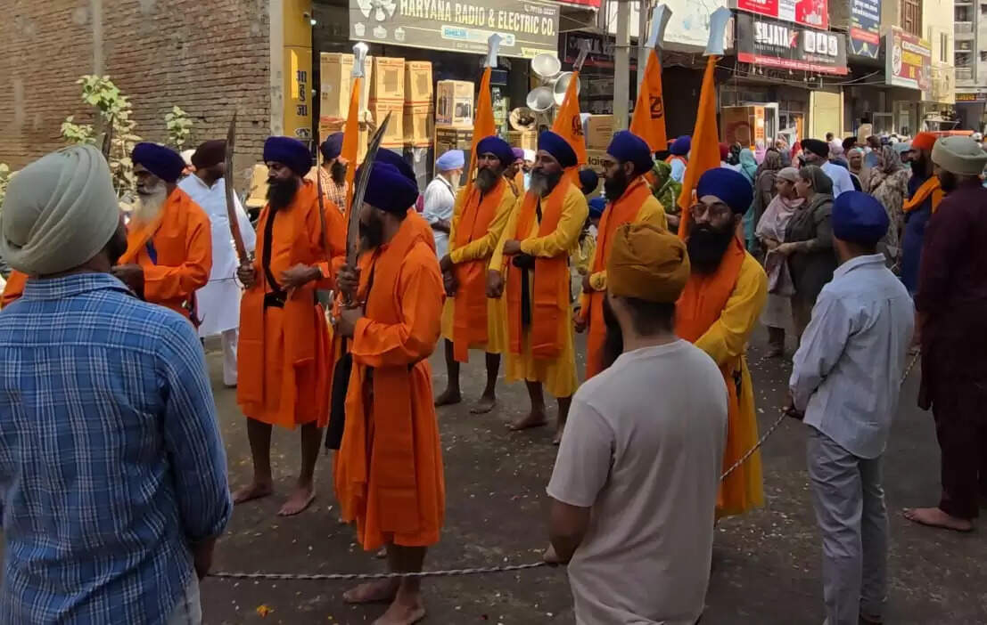 सिरसा: गुरु पर्व पर शहर में निकाला गया नगर कीर्तन