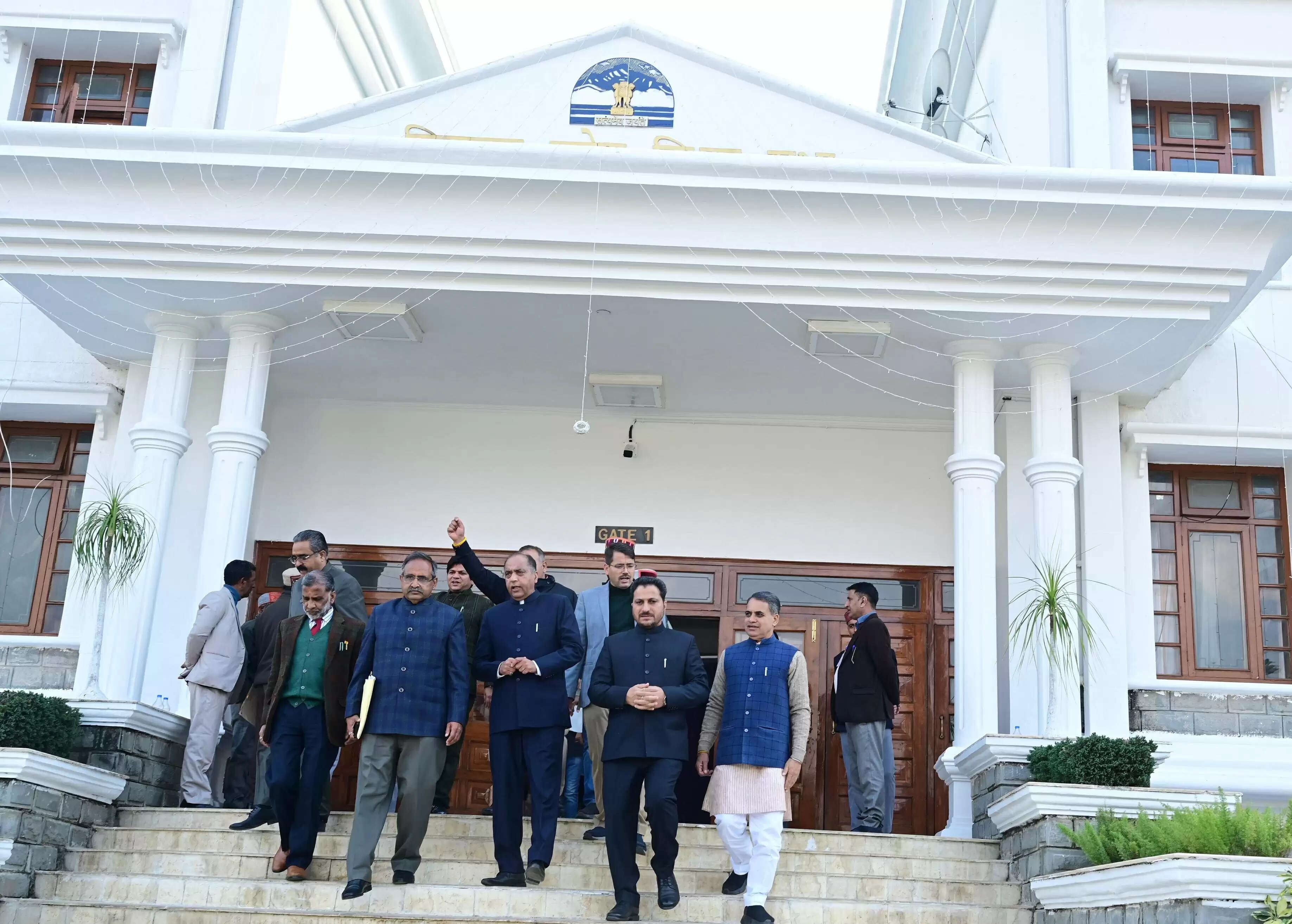 मुख्यमंत्री के जवाब से असंतुष्ट विपक्ष का वॉक आउट