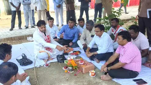 सांसद विनोद बिंद ने नवीन छात्रावास का किया भूमि पूजन