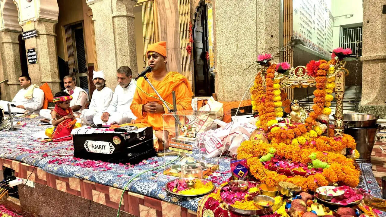 नंदोत्सव में उमड़ा आस्था का सैलाब: गोविंद देव जी की शोभायात्रा में झांकियों का आकर्षण