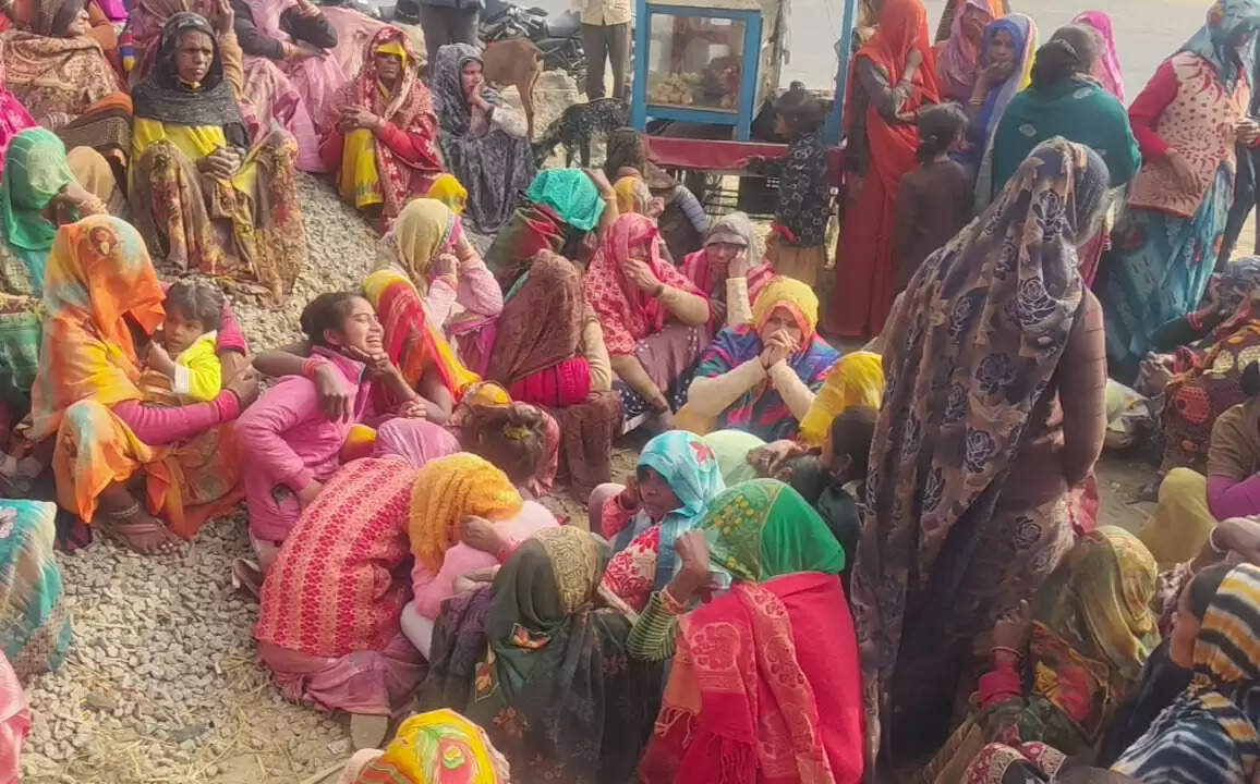 छज्जे के हुक से युवक ने लगाई फांसी, मौत