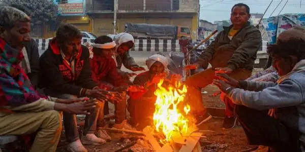 झारखंड में ठंड का प्रकोप जारी, दोपहर बाद निकली धूप भी बेअसर