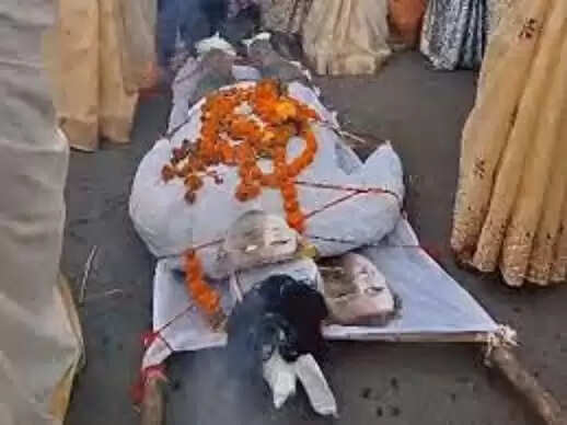 भोपाल में बीजेपी महिला मोर्चा का प्रदर्शन, विवादित बयान के विरोध में राहुल गांधी की अर्थी निकाली