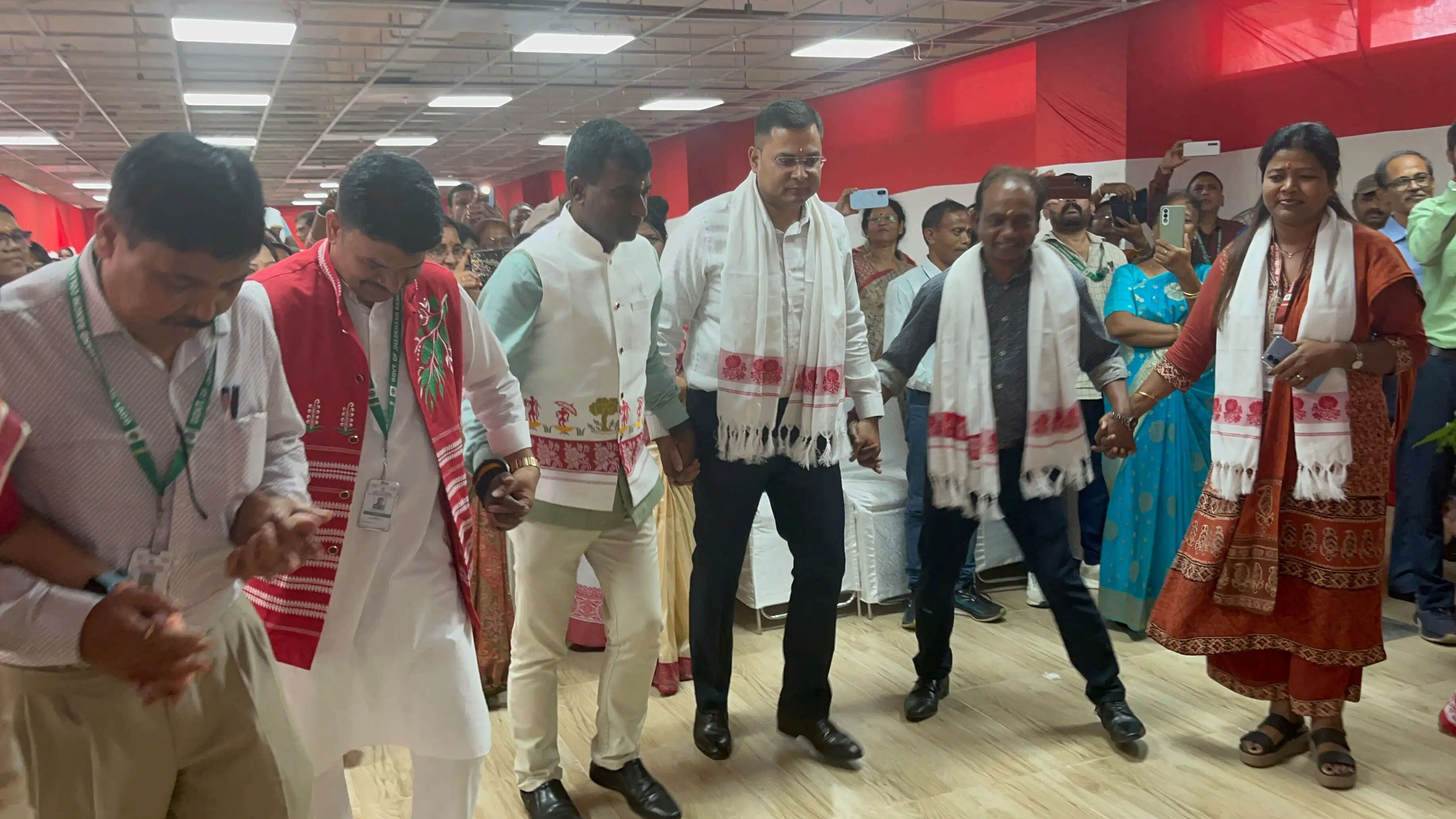 रांची समाहरणालय में धूमधाम से मना करमा पूर्व संध्या समारोह, डीसी और एसएसपी ने की प्रकृति पूजा की सराहना