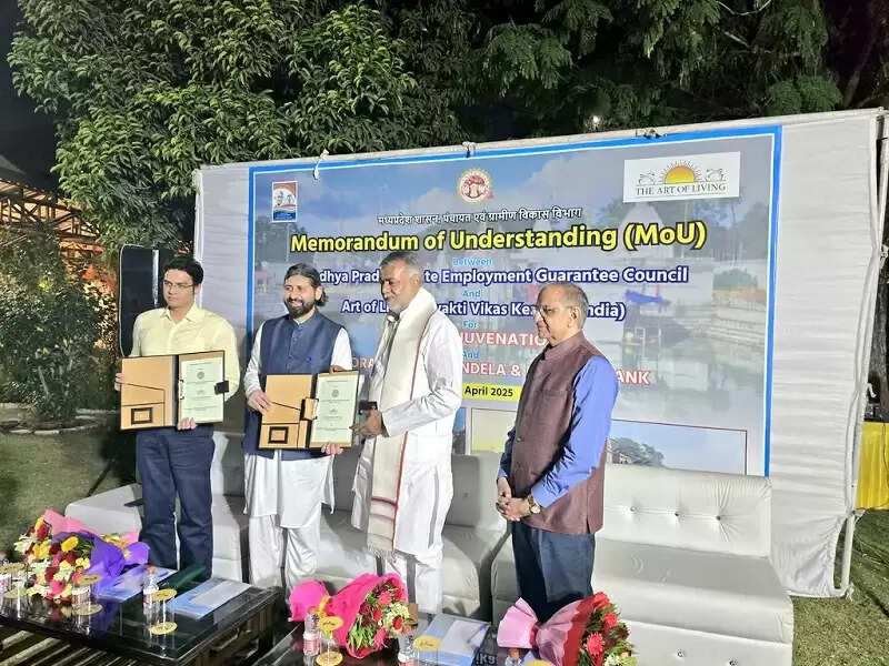 जल संरक्षण के लिए ‘आर्ट ऑफ लिविंग’ और मप्र राज्य रोजगार गारंटी परिषद के बीच हुआ एमओयू