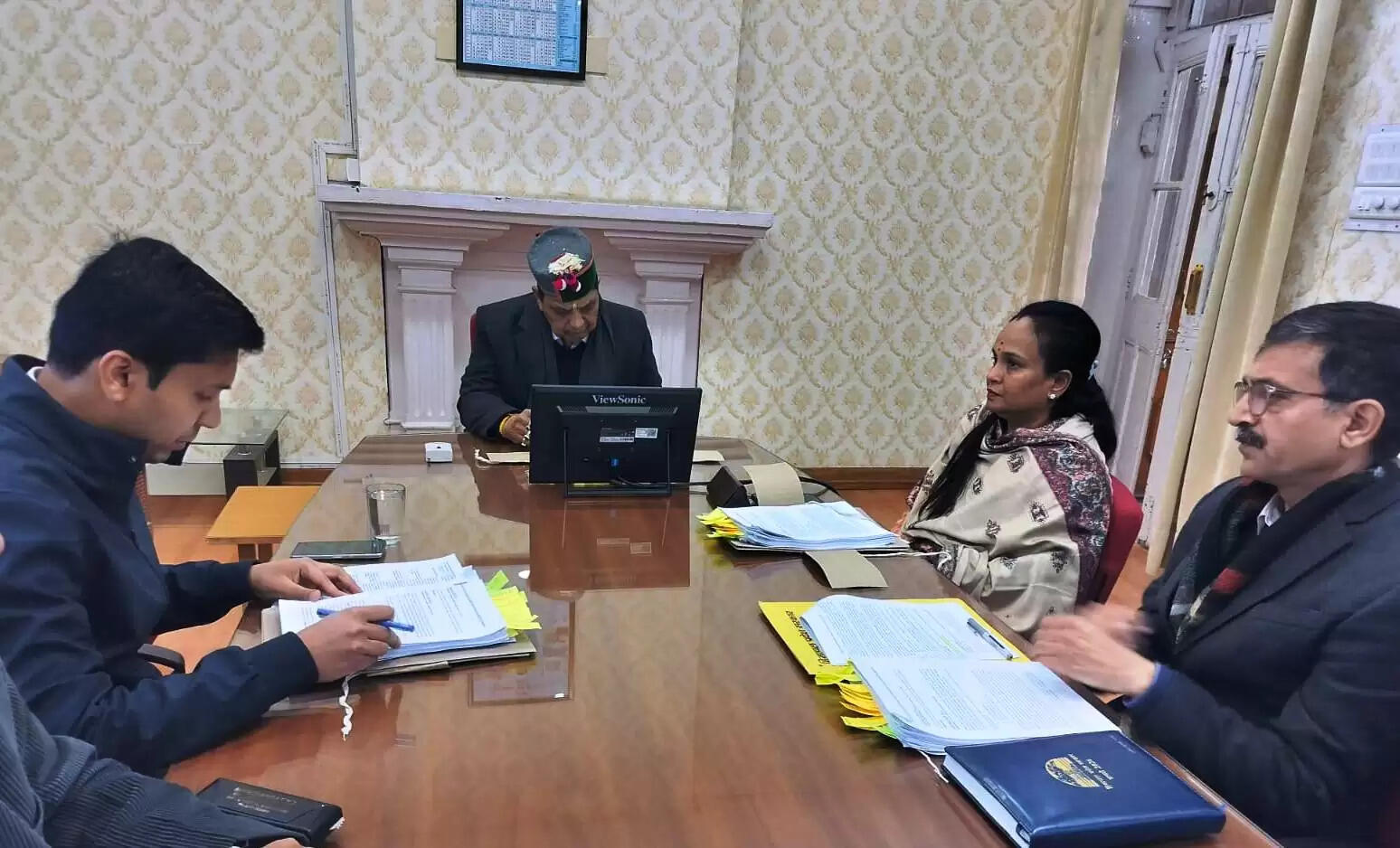 हिमाचल में स्वास्थ्य सेवाओं को आधुनिक बनाने पर जोर, उपकरण खरीद प्रक्रिया तेज करने के निर्देश