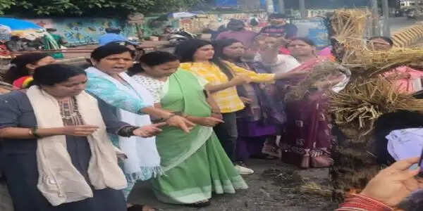 कंगना रनौत के विवादित बयान के विरोध में कांग्रेस ने फूंका पुतला