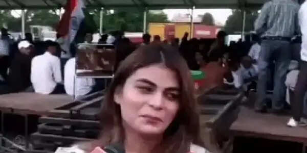 राहुल गांधी को प्रपोज करने के लिए दिल्ली से इंदौर आई युवती, बोली- शादी करना चाहती हूं