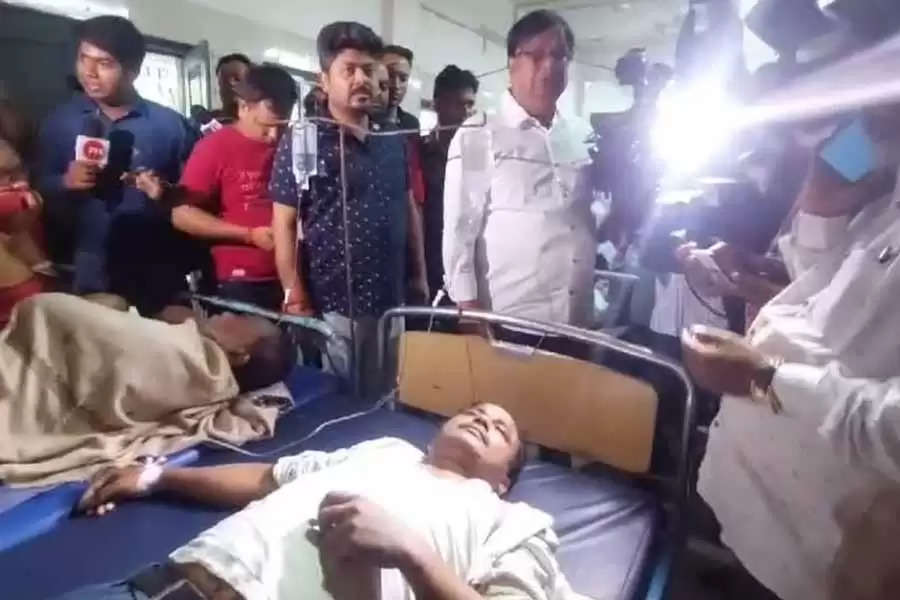 बंगाल के कूचबिहार में मतदान के दौरान हिंसा, कई घायल