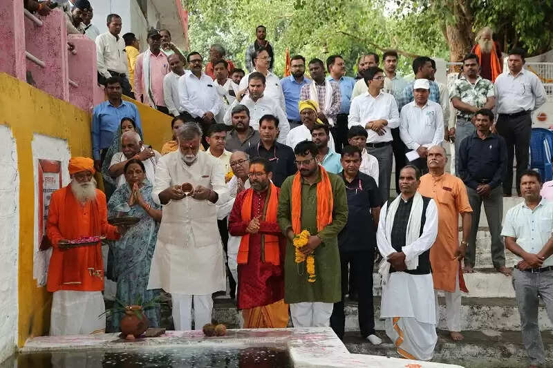 जल स्रोतों को पुनर्जीवित कर उनका संरक्षण करें : मंत्री पटेल