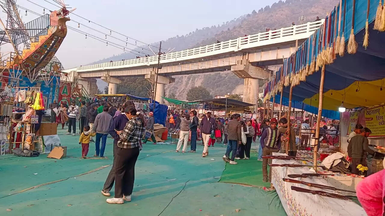 भुवनेश्वरी मेले के समापन पर दिखी खरीदारी की रौनक