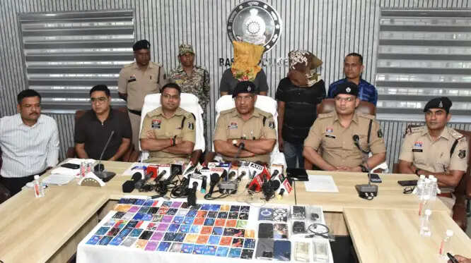 5.90 लाख की ऑनलाइन साइबर ठगी के दाे आरोपित गिरफ्तार