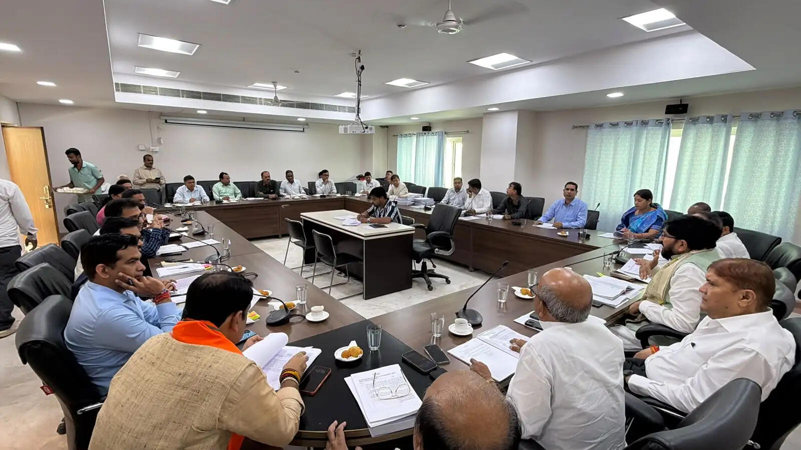 विभागीय बैठकों में छपरा विधायक छोटी कुमारी ने उठाई बिजली, स्कूल और पुल की समस्याएं