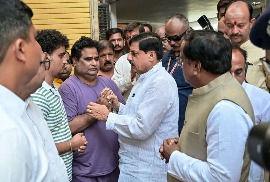 मुख्यमंत्री डॉ. यादव ने पार्षद स्व. माया त्रिवेदी के निवास पहुंचकर अर्पित की श्रद्धांजलि
