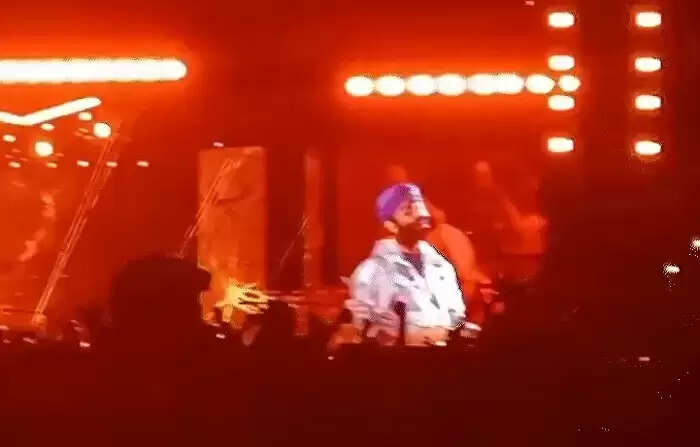 इंदौर में अरिजीत सिंह के लाइव कॉन्सर्ट में उमड़ी भीड़, जमकर झूमे फैंस