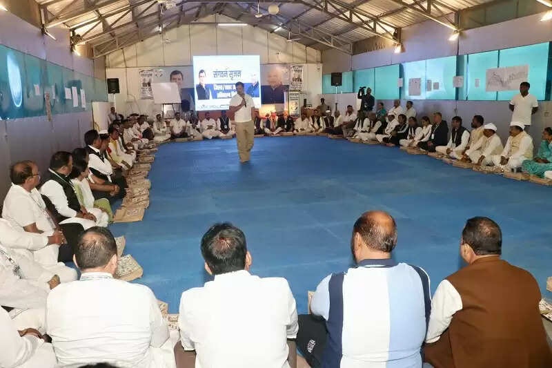 राहुल गांधी ने पचमढ़ी में पार्टी नेताओं को दी संगठन को मजबूत करने की नसीहत