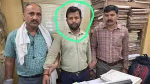 भोपाल में लोकायुक्त की बड़ी कार्रवाई, 5 हजार की रिश्वत लेते हाउसिंग बोर्ड का कर्मचारी रंगे हाथ गिरफ्तार