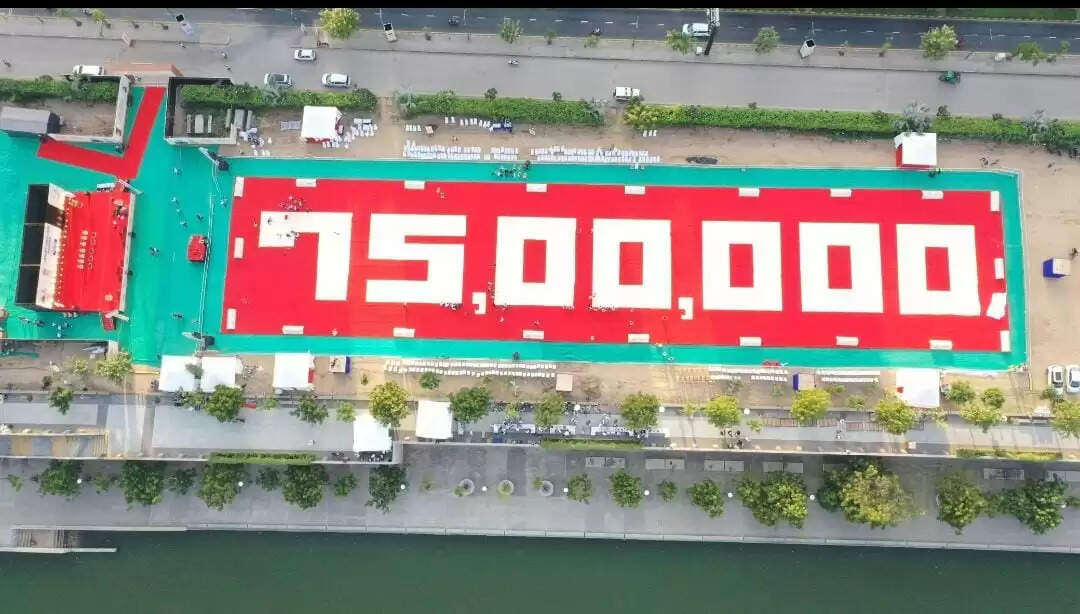 गुजरात के लोगों ने दुनिया के सबसे बड़े आभार लेखन पोस्टकार्ड अभियान का रिकॉर्ड किया अपने नाम