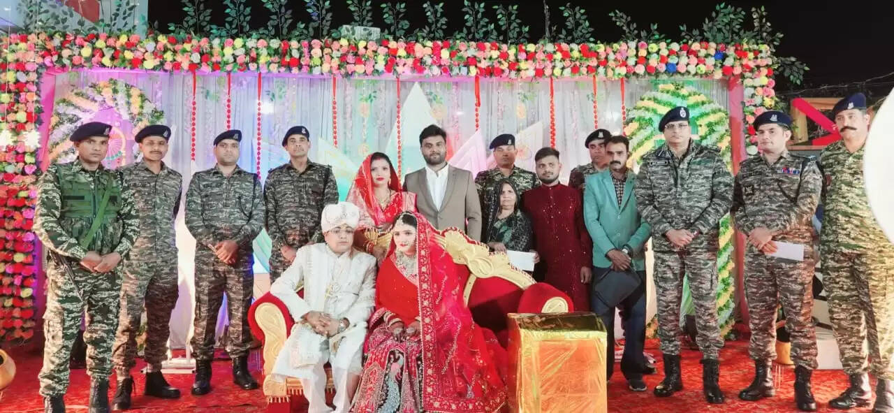 सीआरपीएफ शहीद की बेटी की शादी में जवानों ने निभाई पिता की जिम्मेदारी