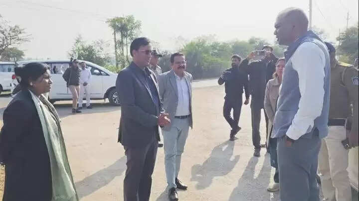 भोपाल संभागायुक्त ने किया विदिशा में मतदाता सूची पुनरीक्षण कार्यों का निरीक्षण
