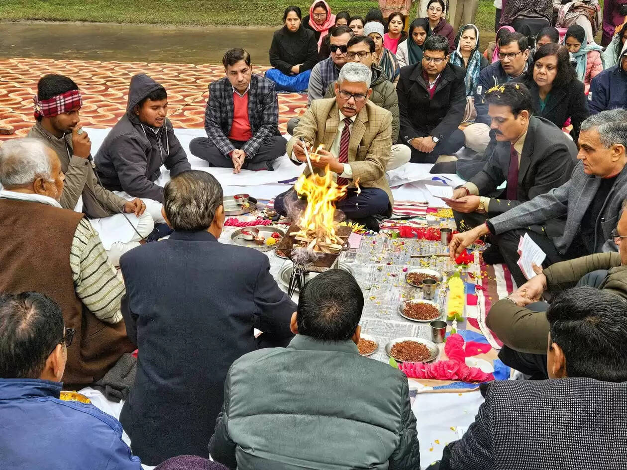 हिसार : भारतीय जीवन परंपरा में हवन का विशेष महत्व : प्रो. विनोद वर्मा