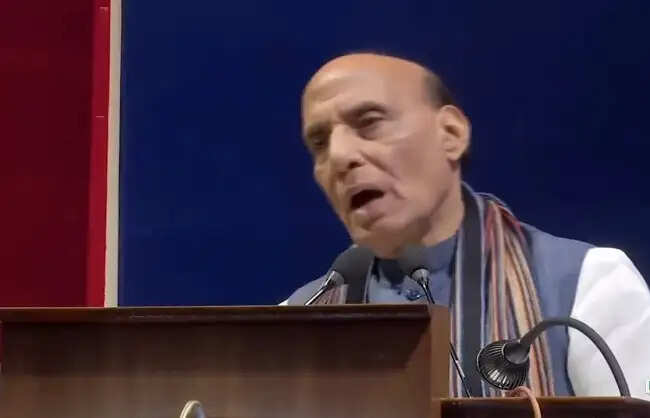 रक्षा मंत्री ने&nbsp;एयरोस्पेस चुनौतियों से निपटने के लिए रिसर्च बढ़ाने का किया आह्वान