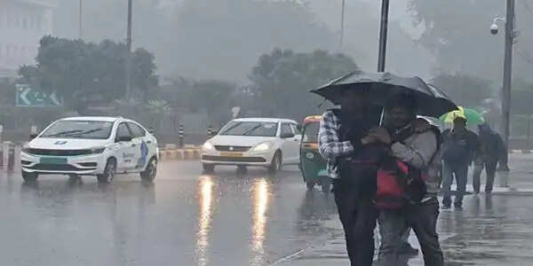 मध्य प्रदेश में बदला मौसम का मिजाज, 36 जिलों में बारिश-आंधी का अलर्ट, अगले तीन दिन तक रहेगा असर