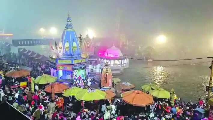 मकर संक्रांति : हरिद्वार में उमड़ा श्रद्धा का सैलाब, पांच लाख श्रद्धालुओं ने लगाई पुण्य की डुबकी