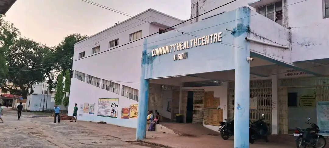 जसीडीह सीएचसी की खराब स्वास्थ्य व्यवस्था को लेकर आम लोग परेशान