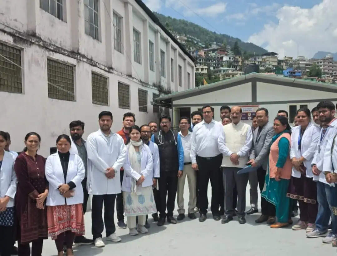 स्वास्थ्य मंत्री ने सीएचसी ज्योतिर्मठ का किया निरीक्षण