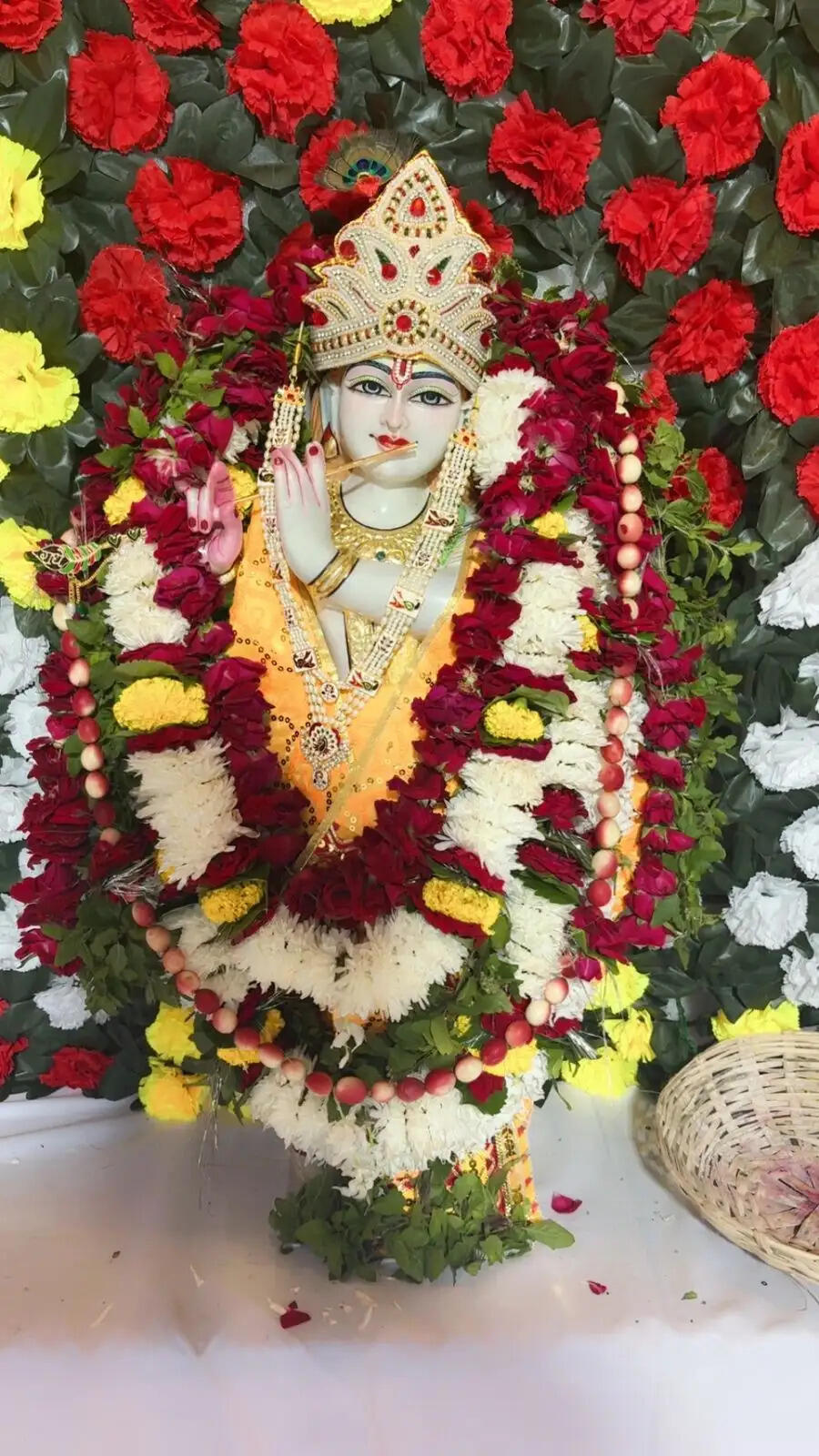 जन्माष्टमी पर काशी में लीला : मोरपंख धारण कर जब 'हर' बने 'हरि', मिट गया कैलाश और क्षीरसागर का फासला