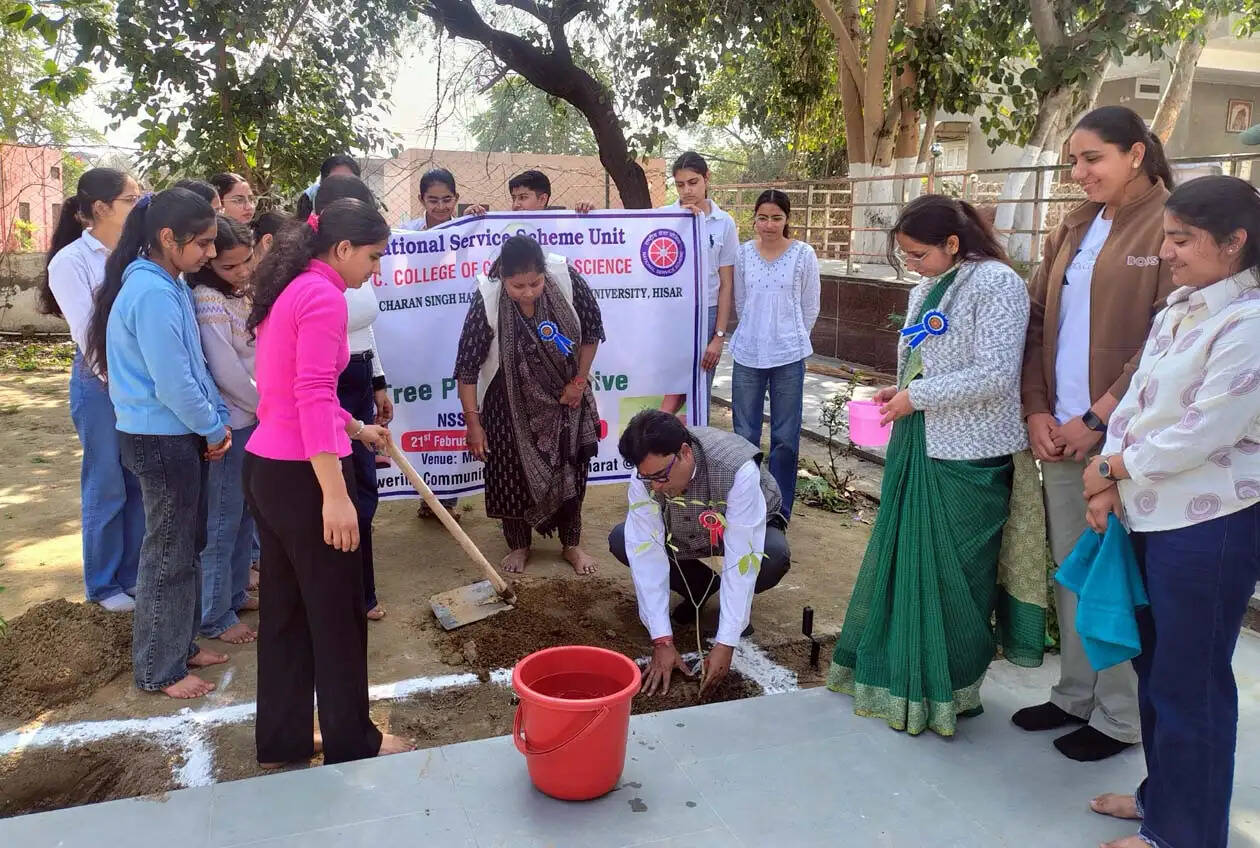 हिसार : राष्ट्रीय सेवा योजना युवाओं के व्यक्तित्व विकास का सशक्त मंच : अतुल ढींगड़ा