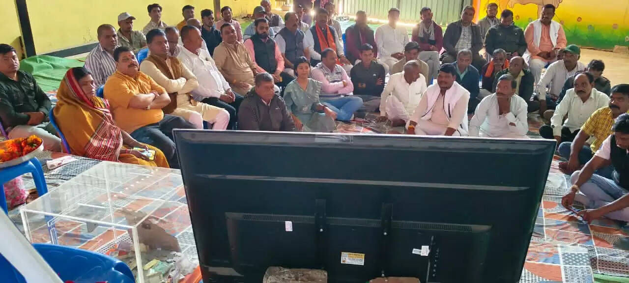 धारः भाजपा किसान मोर्चा ने किया गो पूजन एवं कार्यक्रम में मन की बात को सुना