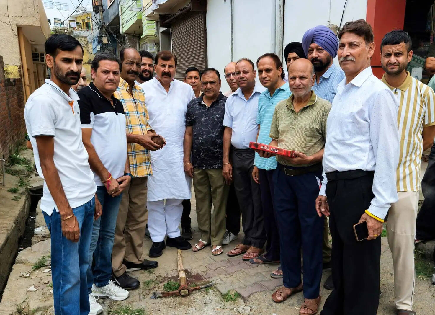जम्मू पश्चिम में 10 लाख रुपये की लागत से लेन और नाले के निर्माण कार्य का शुभारंभ
