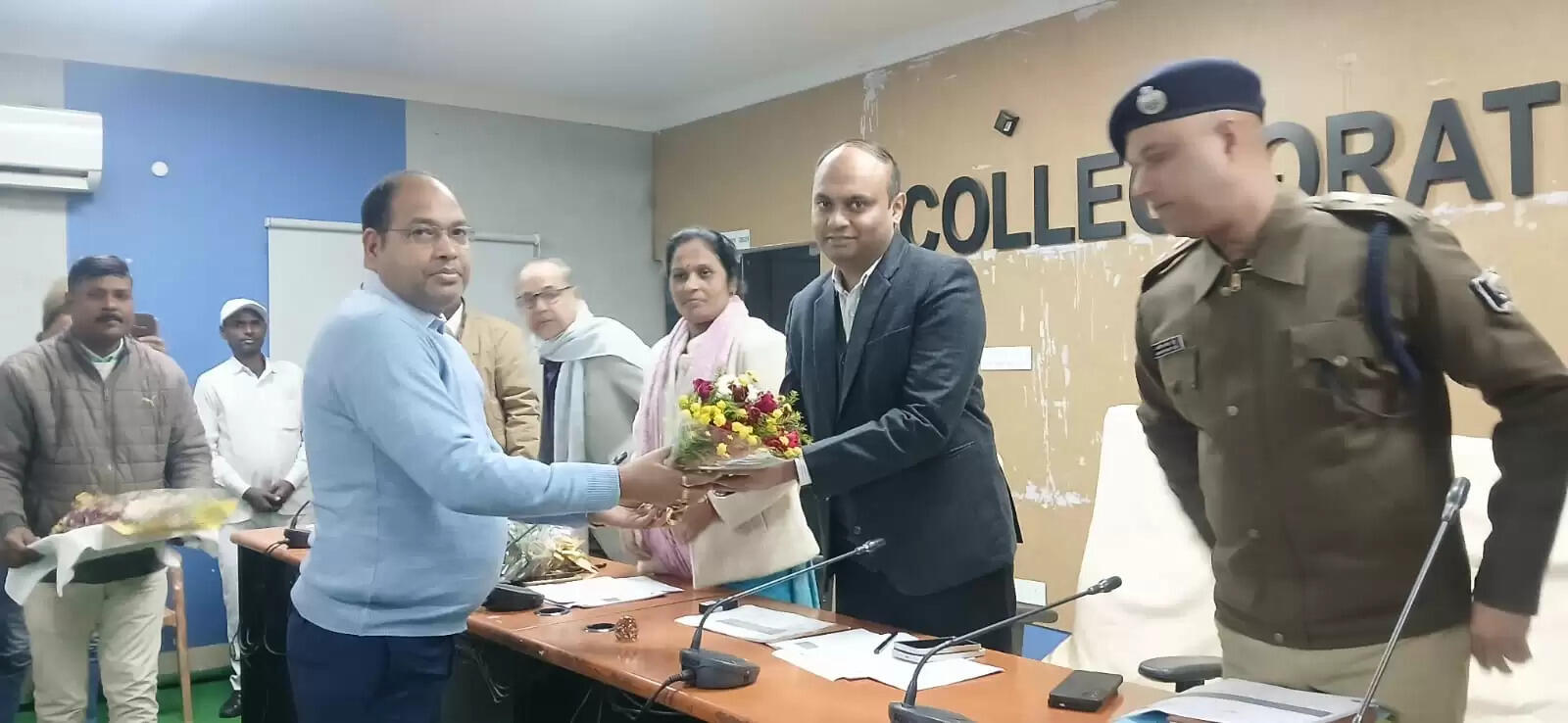 जिलाधिकारी ने की सड़क सुरक्षा संबंधित बैठक