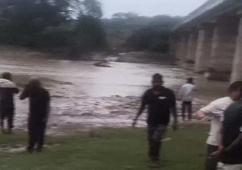 मप्र के भिण्ड जिले में गणेश विसर्जन करने गए तीन युवक क्वारी नदी में डूबे: रेस्क्यू जारी