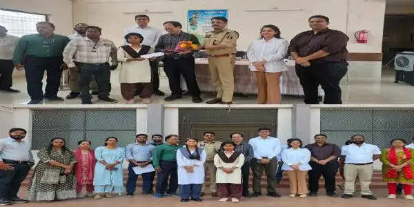बिलासपुर कलेक्टर ने मेधावी विद्यार्थियों का किया सम्मान, प्रयास विद्यालय के परिणामों की सराहना