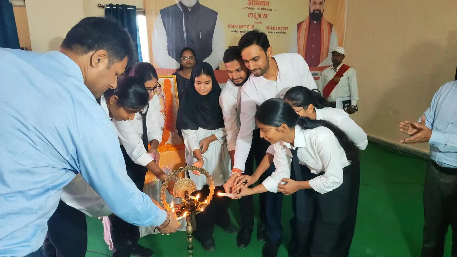 नशे की कृत्रिम खुशी नहीं, लक्ष्य हासिल करने की स्थायी खुशी चुनें युवा : डीएम