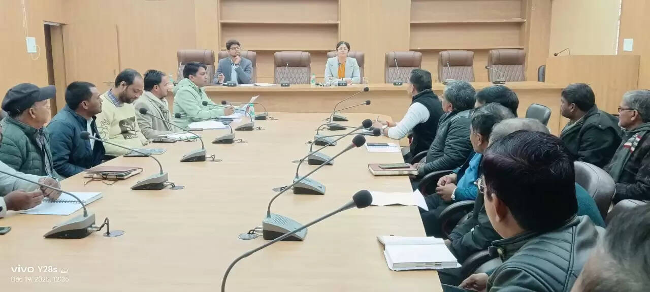 सफाई व्यवस्था की निगरानी के लिए सुबह भ्रमण करें अफसर- जिलाधिकारी