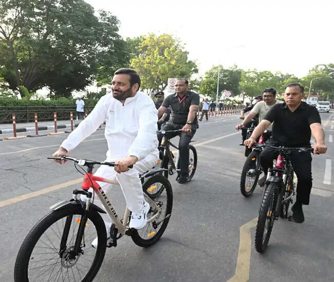 मुख्यमंत्री सैनी ने चंडीगढ़ में साइकिल चलाकर दिया ईंधन की बचत का संदेश
