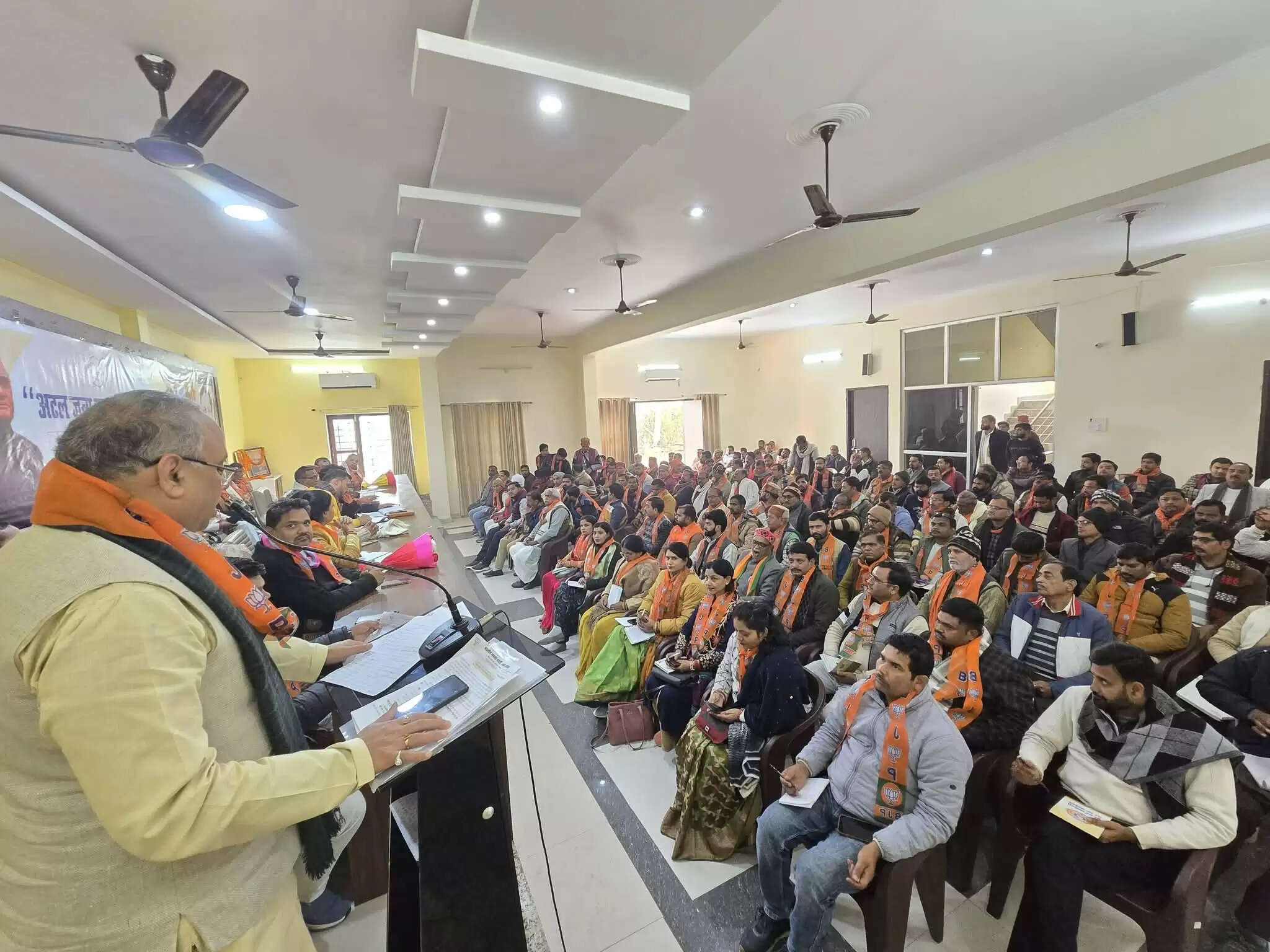 अटल के विचारों पर चलकर विश्व पटल पर आइकाॅन बना भारत : नीरज सिंह