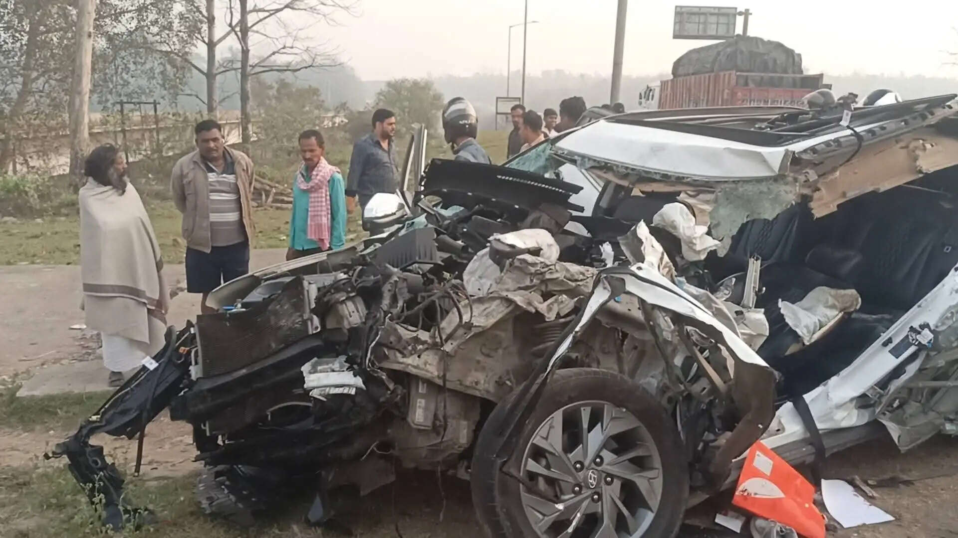 बोकारो में ट्रक-कार की टक्कर में एक व्यक्ति की मौत, एक अन्य गंभीर रूप से घायल