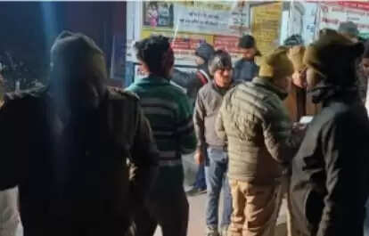 डीसीएम की टक्कर से बाइक सवार कोटेदार पुत्र की मौत, साथी घायल