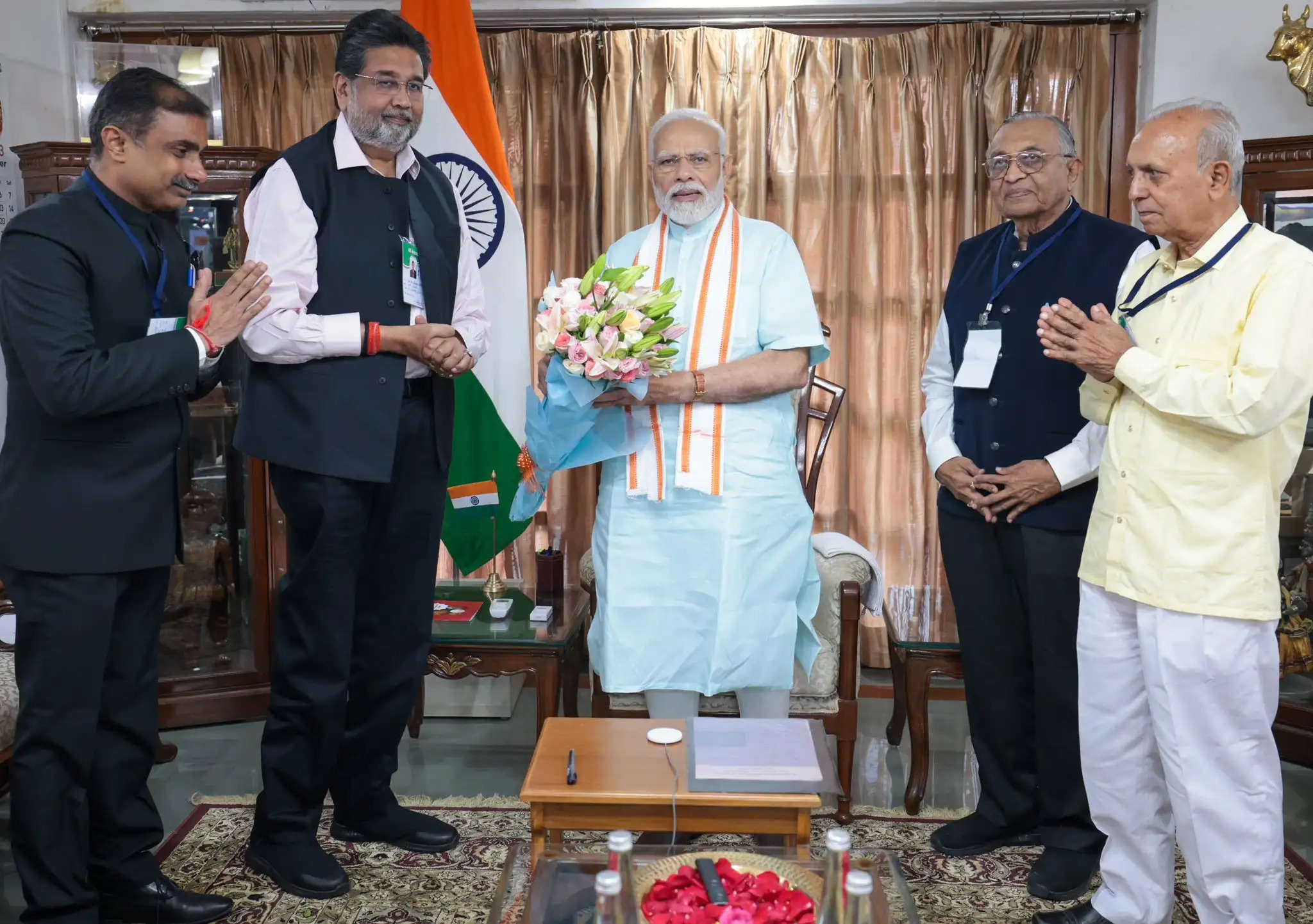 प्रधानमंत्री ने गुजरात के गांधीनगर में श्री सोमनाथ ट्रस्ट की बैठक की अध्यक्षता की