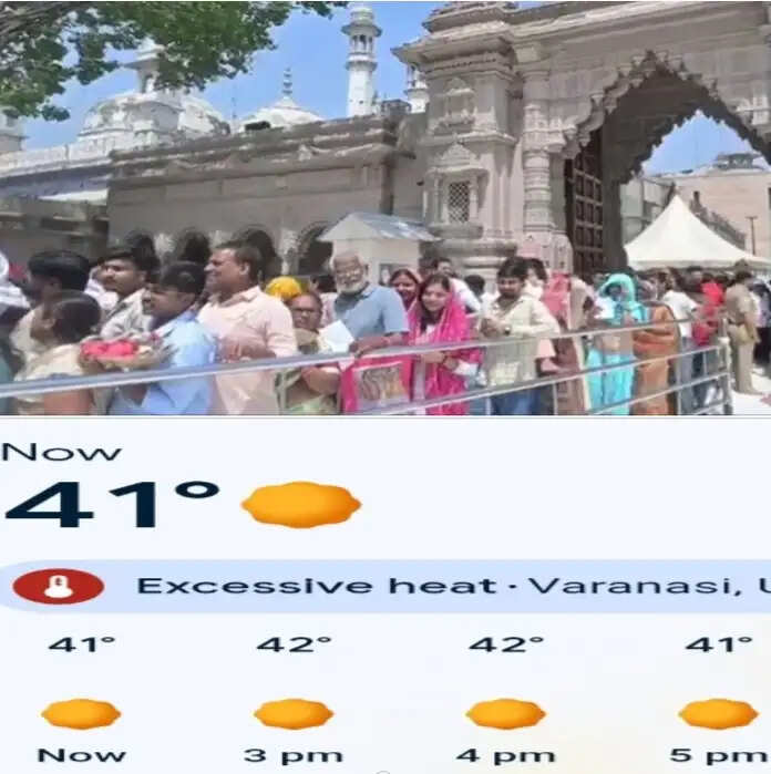 श्री काशी विश्वनाथ में तापमान 41 डिग्री पहुंचने के बावजूद श्रद्धालुओं की लगी लंबी कतार