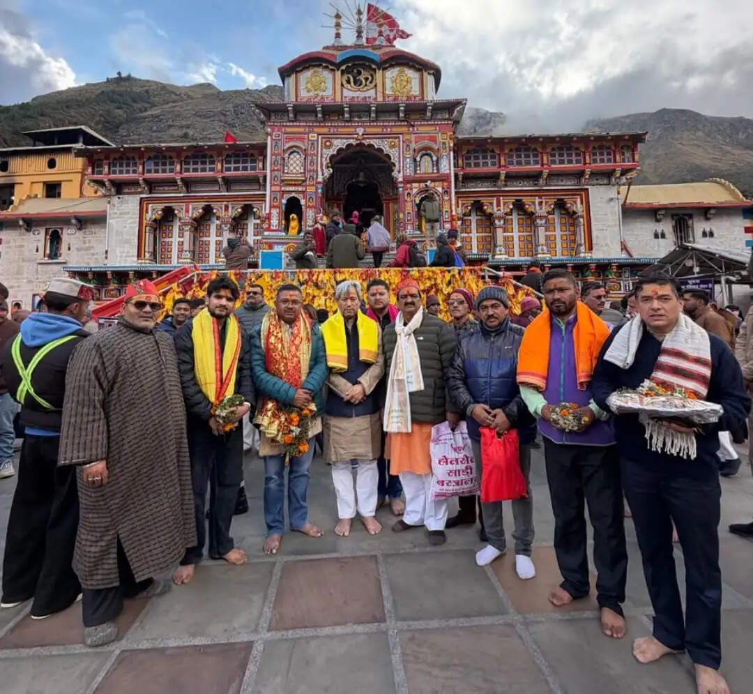 भाजपा के राष्ट्रीय उपाध्यक्ष तीरथ सिंह रावत ने किए भगवान बदरीविशाल के दर्शन